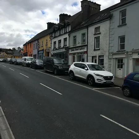 The Little Crooked House * Westport